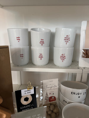 Fröhliche Weihnachtsbecher