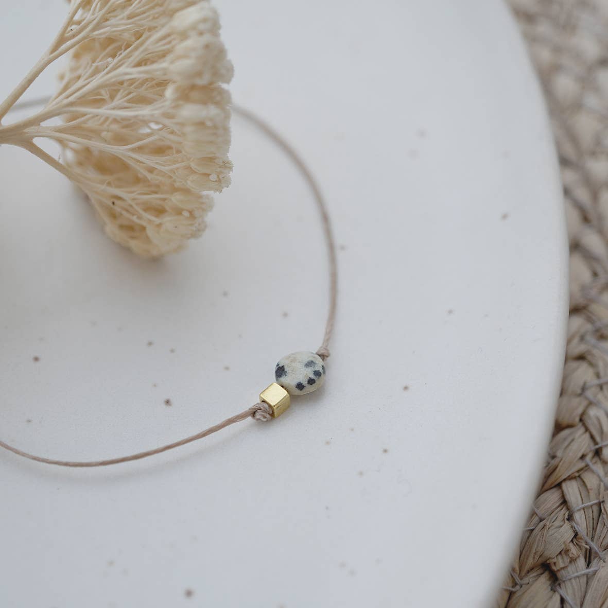 Handgelenk mit Armband Alma