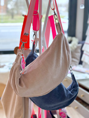 Crossbody Bag aus Nicki, sandfarben