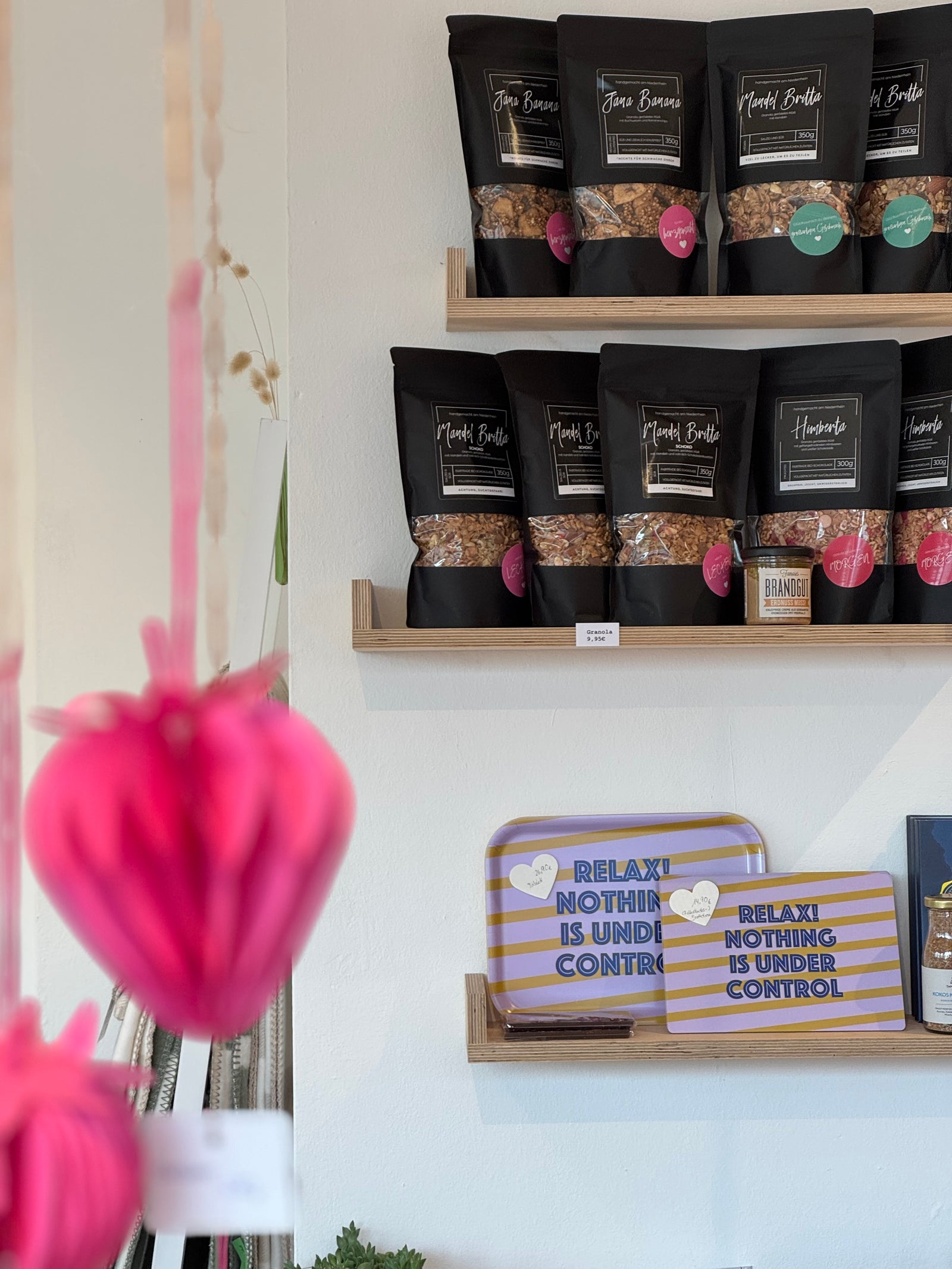 Regal mit Granolas von Barni und Wilma