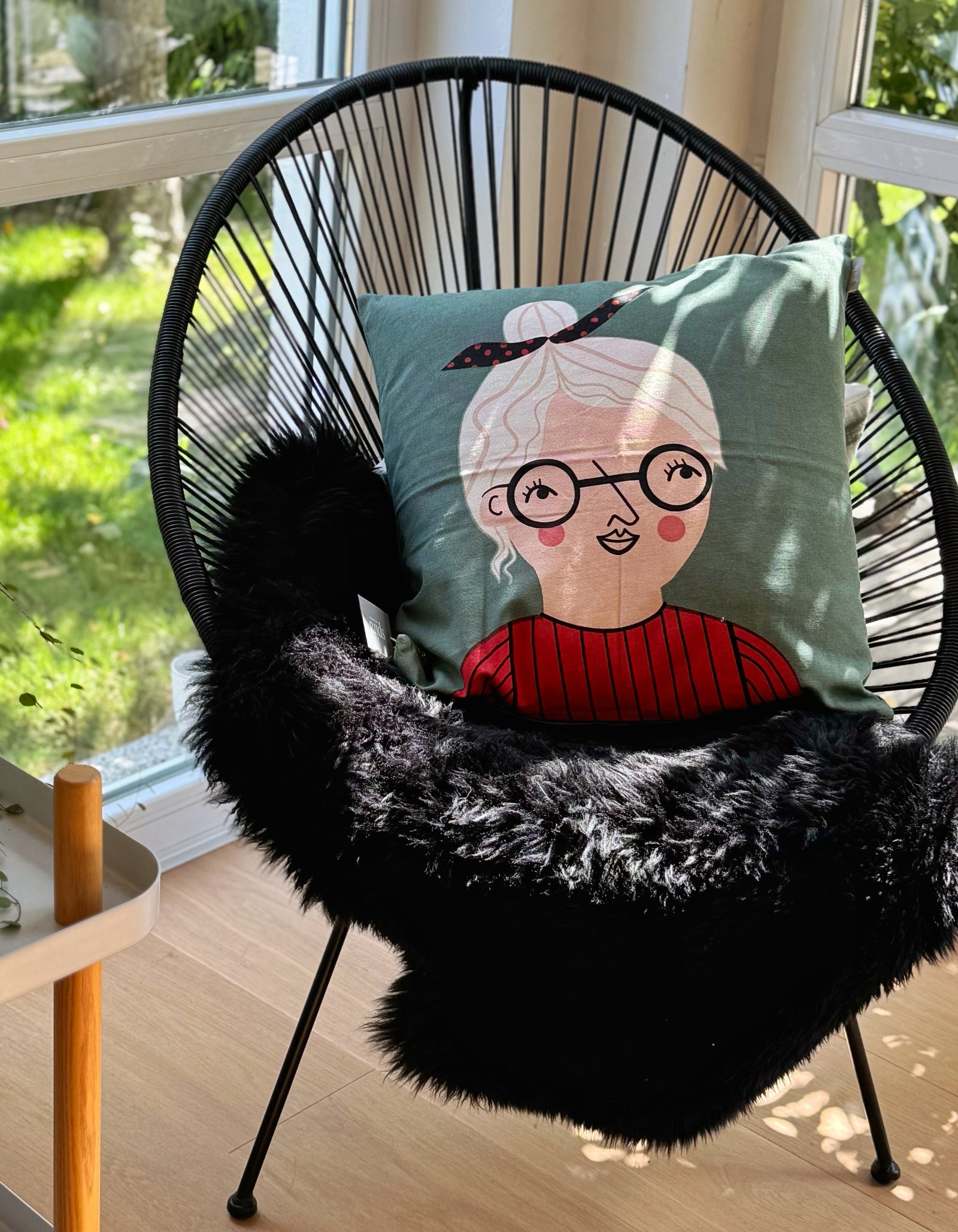 Kissen Bodil auf acapulco Stuhl in schwarz 