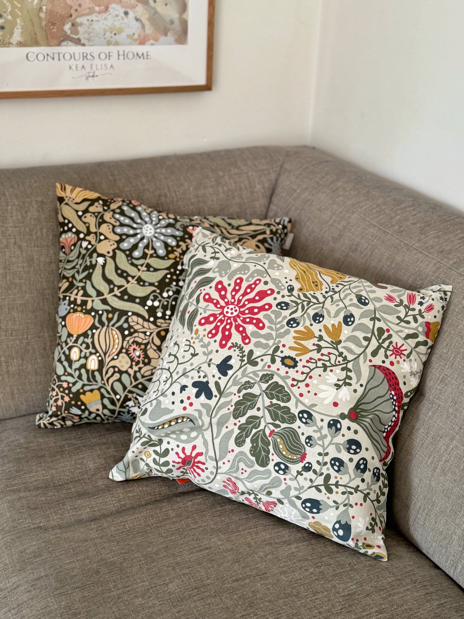 kissen myllra auf grauer couch