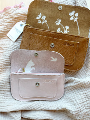 zwei Portemonnaies von keecie in rosa und braun