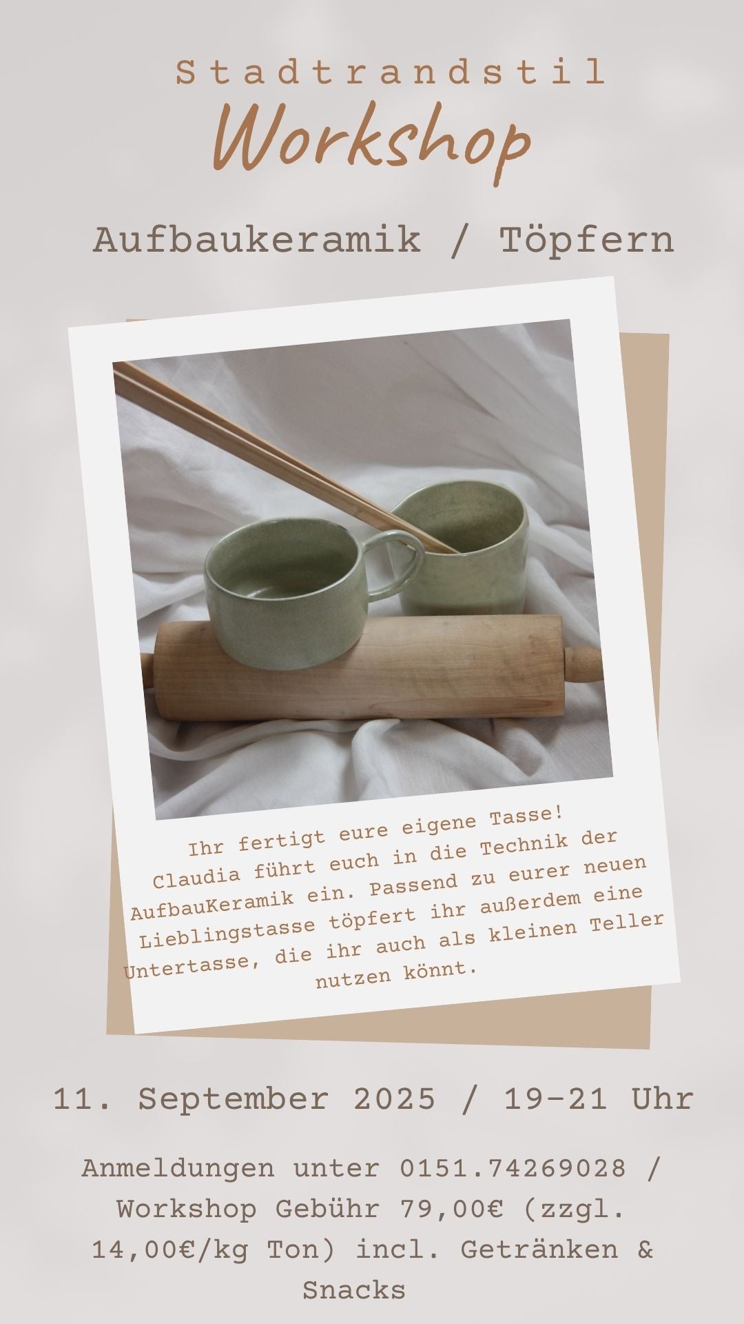 getöpferte tasse auf steinplatte