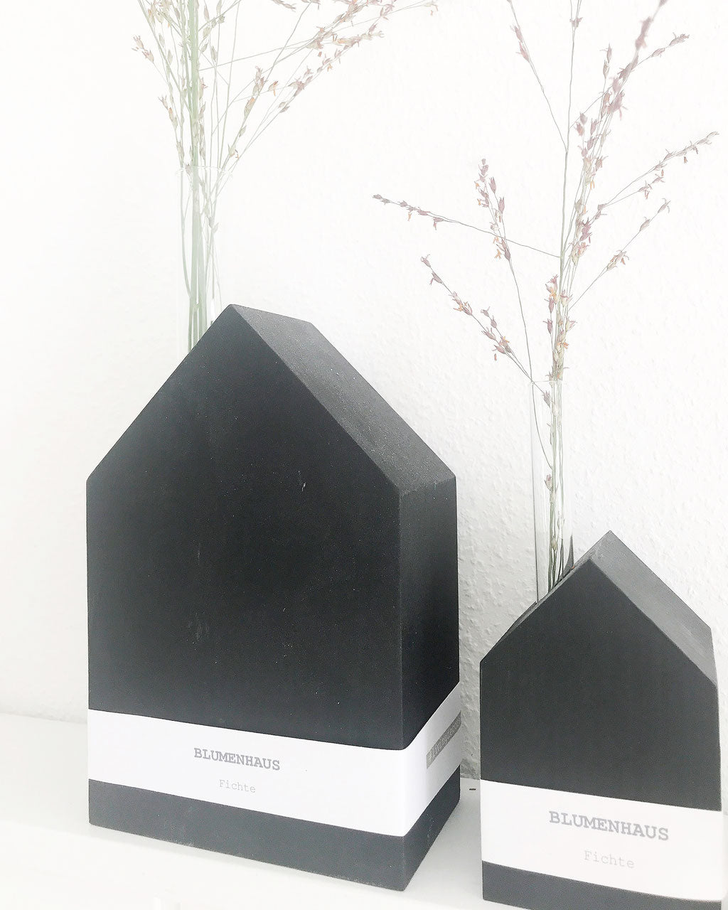 Blumenhaus in matt schwarz.vnf-handmade