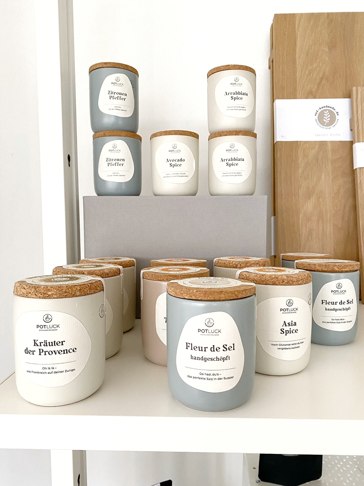 Verschiedene Keramik Gewürztöpfe von Potluck